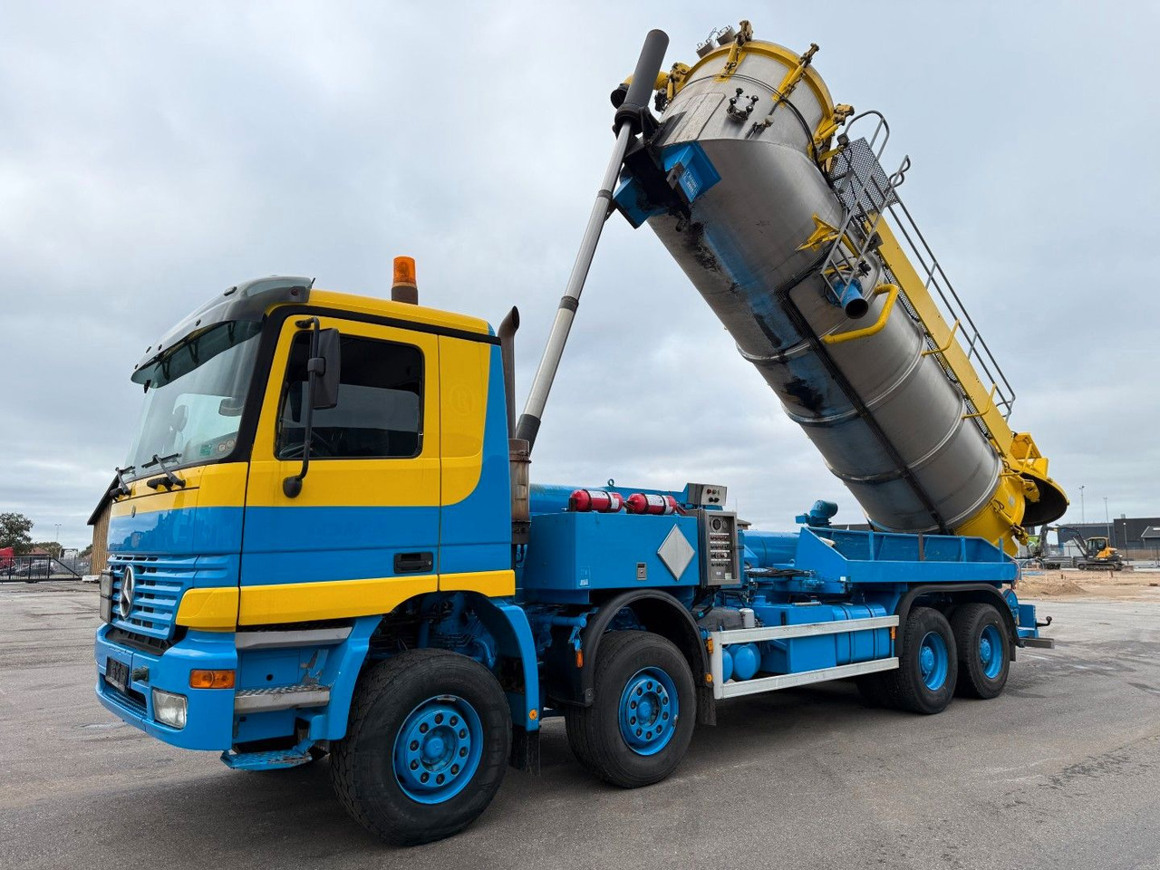 Mercedes-Benz Actros 4140 8x4 KOKS MEGAVAC 8000 ADR Dry Vac - Asenizatorius: foto 5 Mercedes-Benz Actros 4140 8x4 KOKS MEGAVAC 8000 ADR Dry Vac - Asenizatorius: foto 5