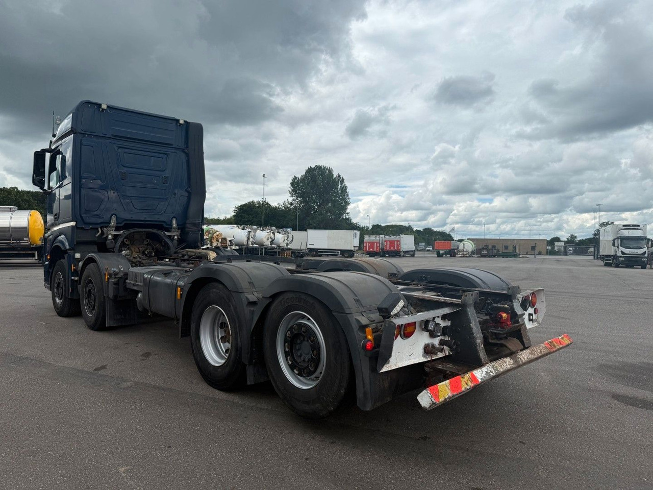 Mercedes-Benz Arocs 3253 8x26 Euro 6 Chassis / Fahrgestell - Važiuoklės sunkvežimis: foto 4 Mercedes-Benz Arocs 3253 8x26 Euro 6 Chassis / Fahrgestell - Važiuoklės sunkvežimis: foto 4