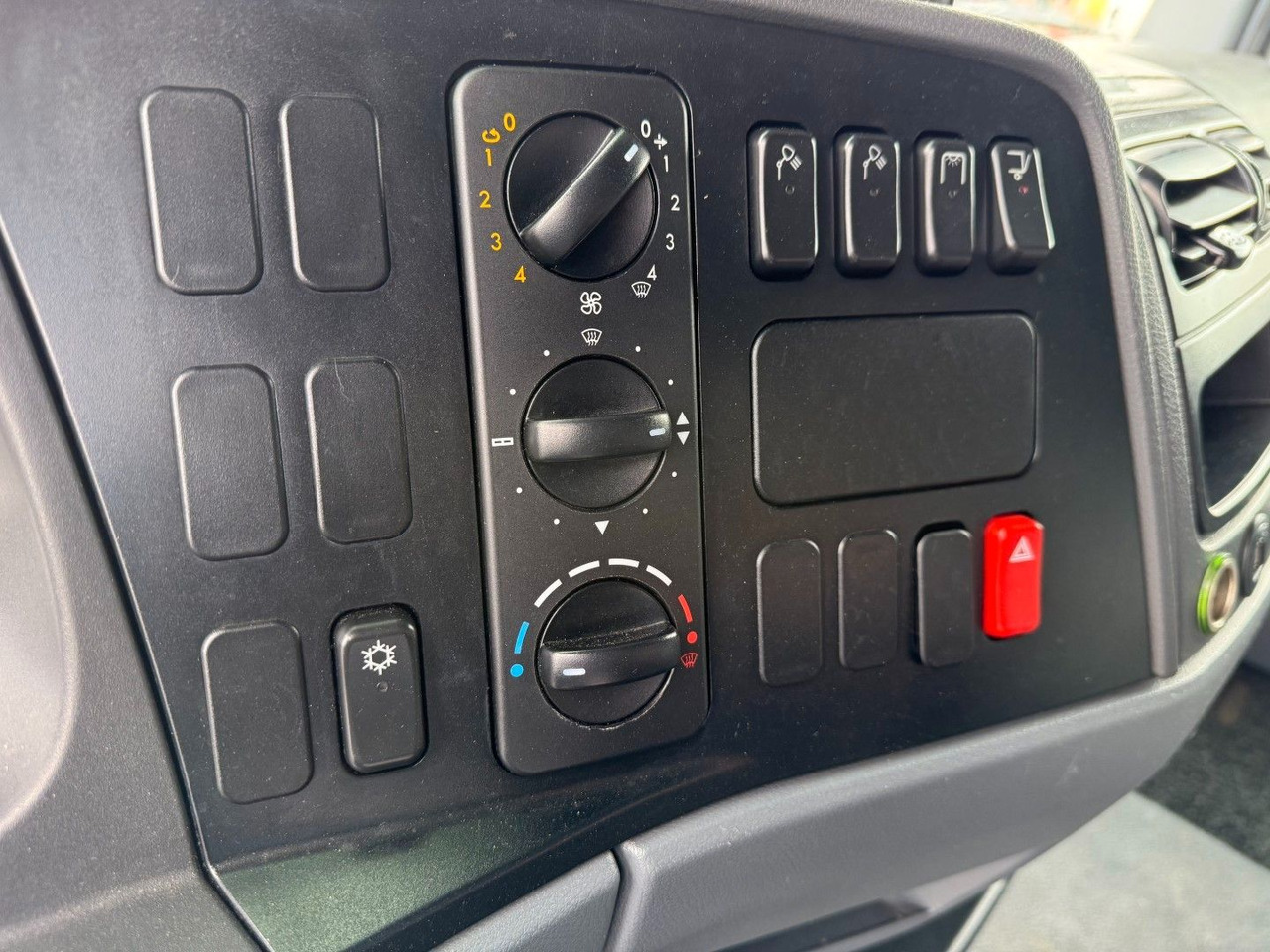 Furgonas sunkvežimis Mercedes-Benz Atego 1218 4x2 Euro 5 8,0 m. koffer: foto 13