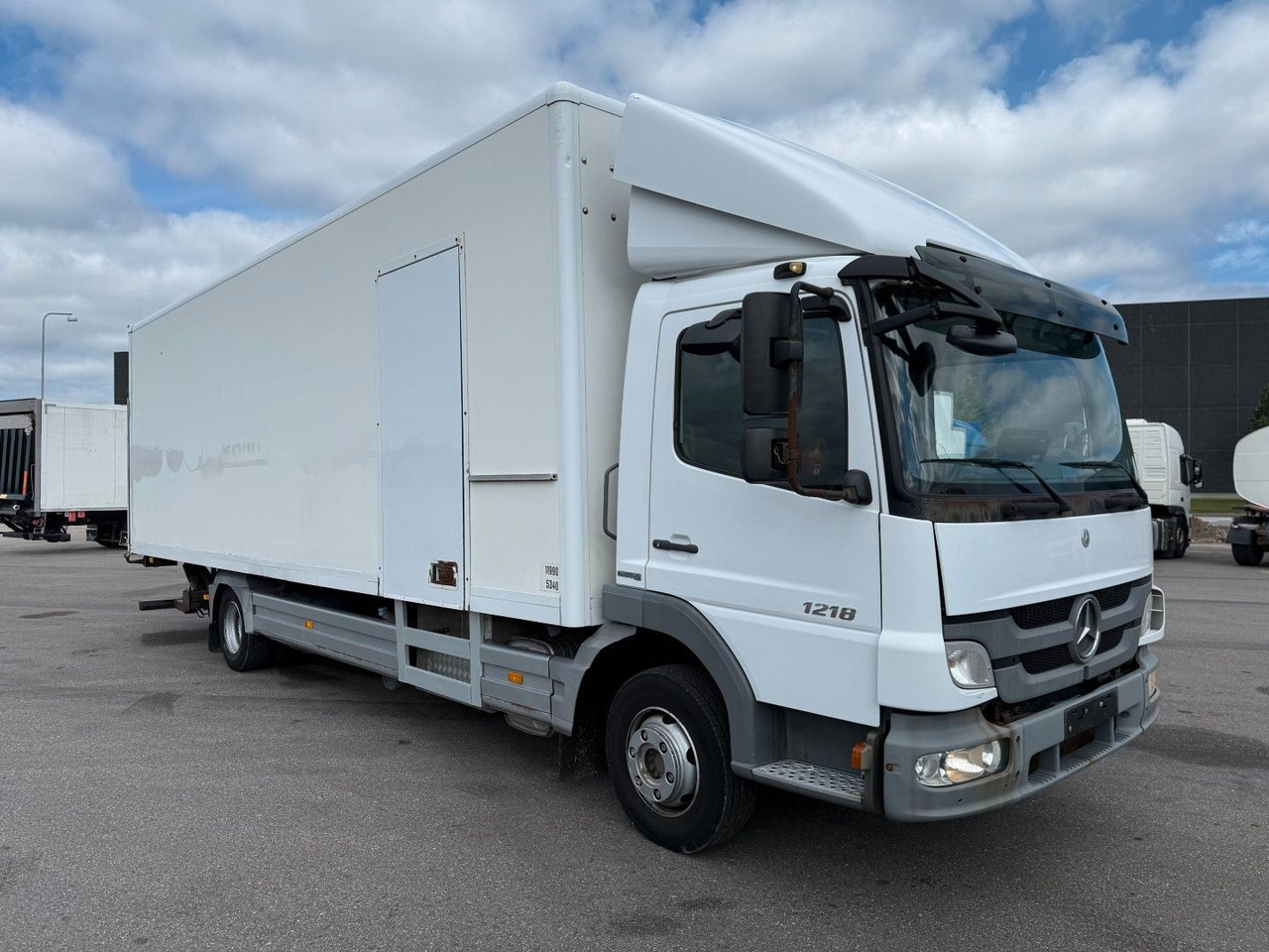 Mercedes-Benz Atego 1218 4x2 Euro 5 8,0 m. koffer - Furgonas sunkvežimis: foto 2 Mercedes-Benz Atego 1218 4x2 Euro 5 8,0 m. koffer - Furgonas sunkvežimis: foto 2