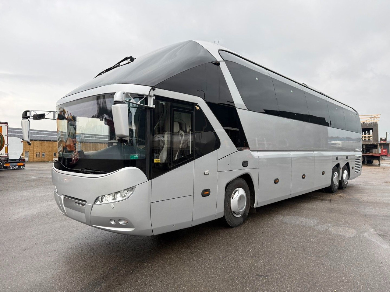 Neoplan Starliner N 5218 Euro 6 - Turistinis autobusas: foto 1 Neoplan Starliner N 5218 Euro 6 - Turistinis autobusas: foto 1