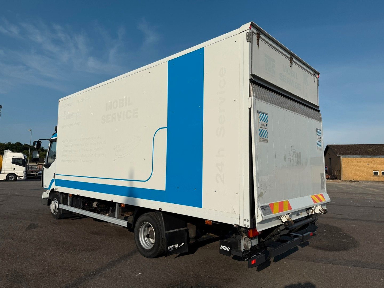 Renault Midlum 220 DXI 4x2 6.0 Box / Koffer - Furgonas sunkvežimis: foto 4 Renault Midlum 220 DXI 4x2 6.0 Box / Koffer - Furgonas sunkvežimis: foto 4
