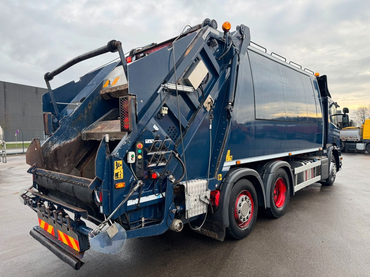 Scania P320 6x2*4 Euro 6 NTM 21 m3 - Šiukšliavežis: foto 3 Scania P320 6x2*4 Euro 6 NTM 21 m3 - Šiukšliavežis: foto 3