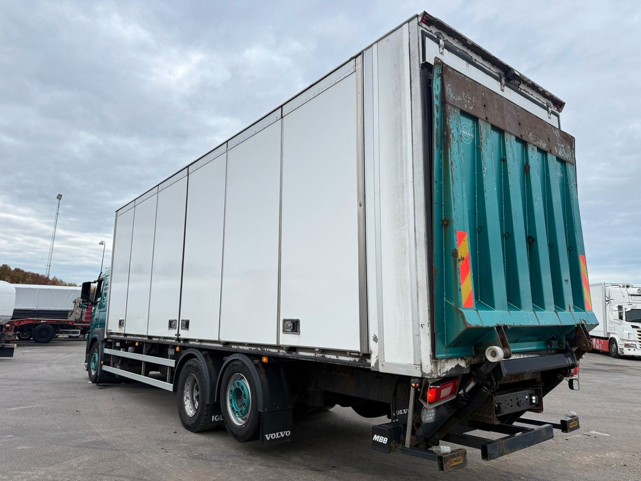 Volvo FM330 6x2*4 Carrier Supra 1050 Nordic - Refrižeratorius sunkvežimis: foto 4 Volvo FM330 6x2*4 Carrier Supra 1050 Nordic - Refrižeratorius sunkvežimis: foto 4