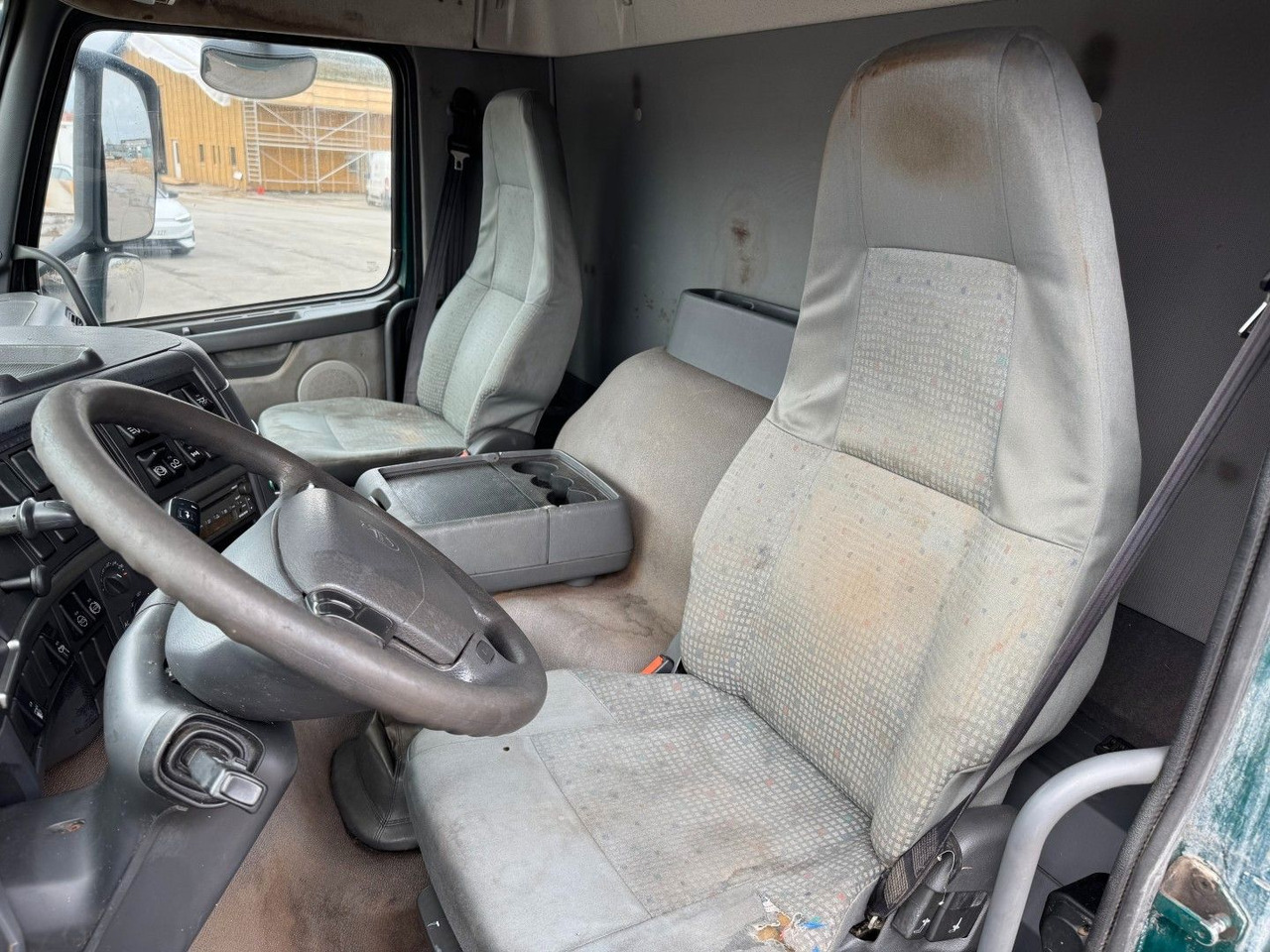 Volvo FM9 380 6x2*4 Tiertransporter / Livestock - Sunkvežimis žirgams vežti: foto 5 Volvo FM9 380 6x2*4 Tiertransporter / Livestock - Sunkvežimis žirgams vežti: foto 5