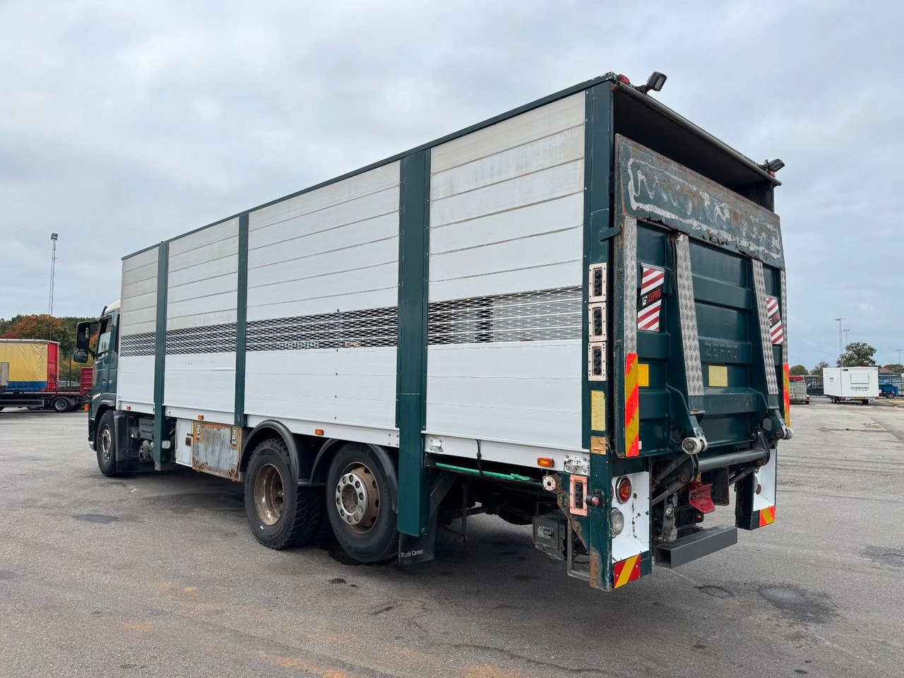 Volvo FM9 380 6x2*4 Tiertransporter / Livestock - Sunkvežimis žirgams vežti: foto 4 Volvo FM9 380 6x2*4 Tiertransporter / Livestock - Sunkvežimis žirgams vežti: foto 4