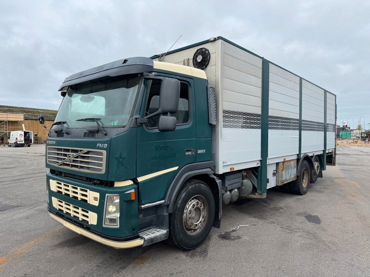 Volvo FM9 380 6x2*4 Tiertransporter / Livestock - Sunkvežimis žirgams vežti: foto 1 Volvo FM9 380 6x2*4 Tiertransporter / Livestock - Sunkvežimis žirgams vežti: foto 1