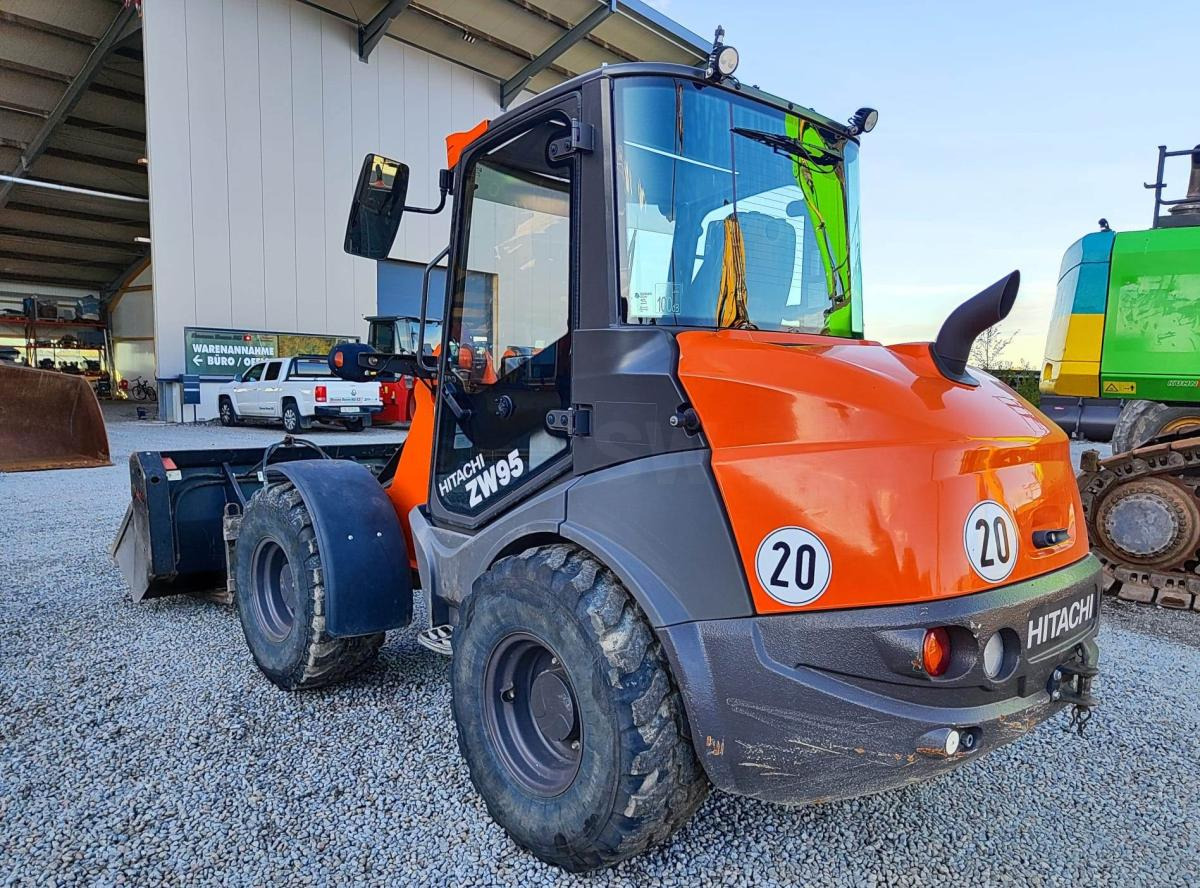 Hitachi ZW95 - Ratinis krautuvas: foto 1 Hitachi ZW95 - Ratinis krautuvas: foto 1