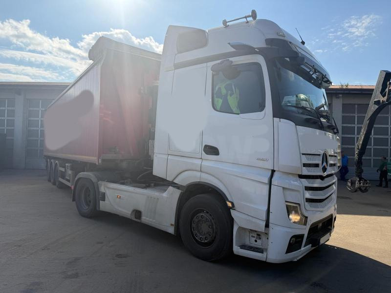 Mercedes Actros 1851 - Vilkikas: foto 1 Mercedes Actros 1851 - Vilkikas: foto 1