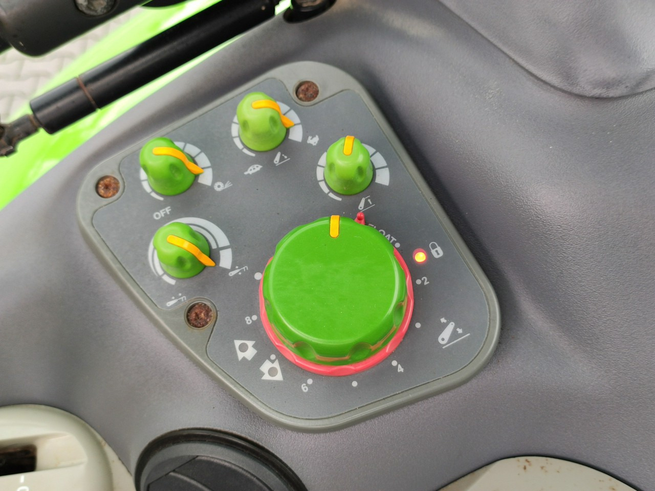 Traktorius Deutz Fahr Agrotron M620 4x4 Przedni Tuz Wałek W.O.M Wyjścia do Przyczepy: foto 21