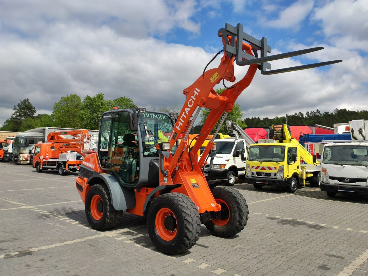 Hitachi ZW75 Wheel Loader Szybko-Złącze Widły Stan Bardzo Dobry - Ratinis krautuvas: foto 2 Hitachi ZW75 Wheel Loader Szybko-Złącze Widły Stan Bardzo Dobry - Ratinis krautuvas: foto 2
