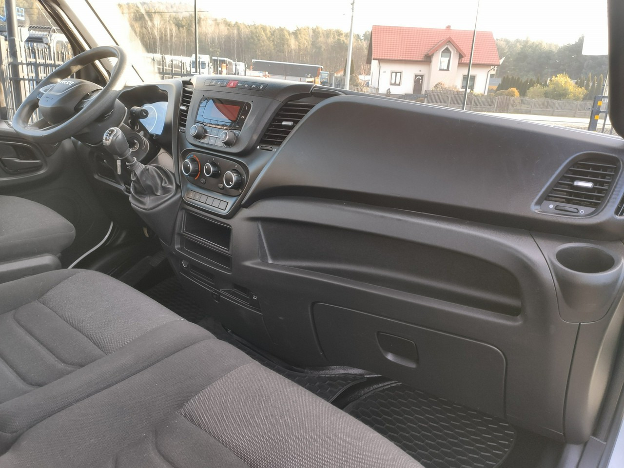 Mažas savivartis Iveco Daily 35C16 V: foto 35