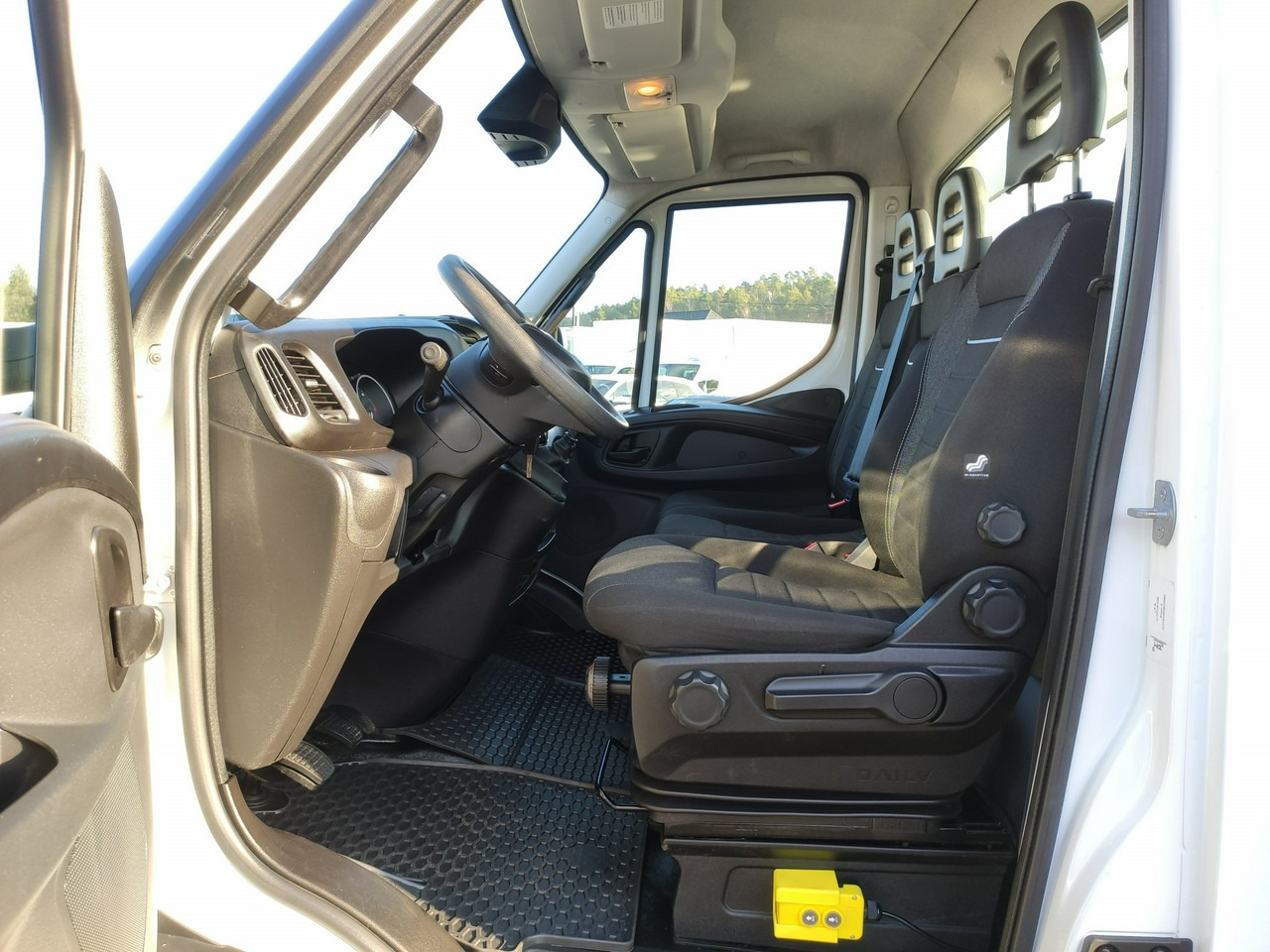 Mažas savivartis Iveco Daily 35C16 V: foto 18