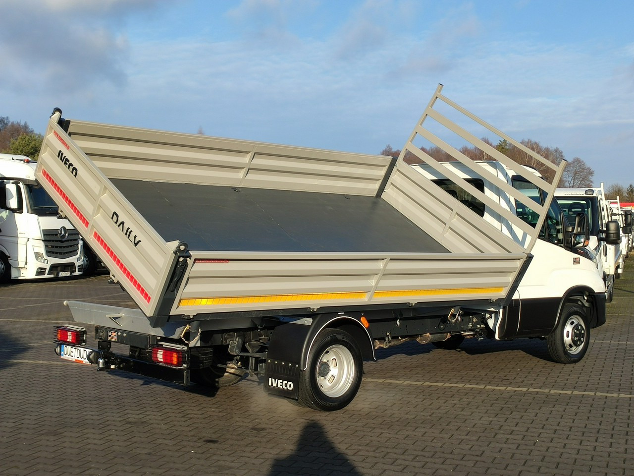 Mažas savivartis Iveco Daily 35C16 V: foto 7