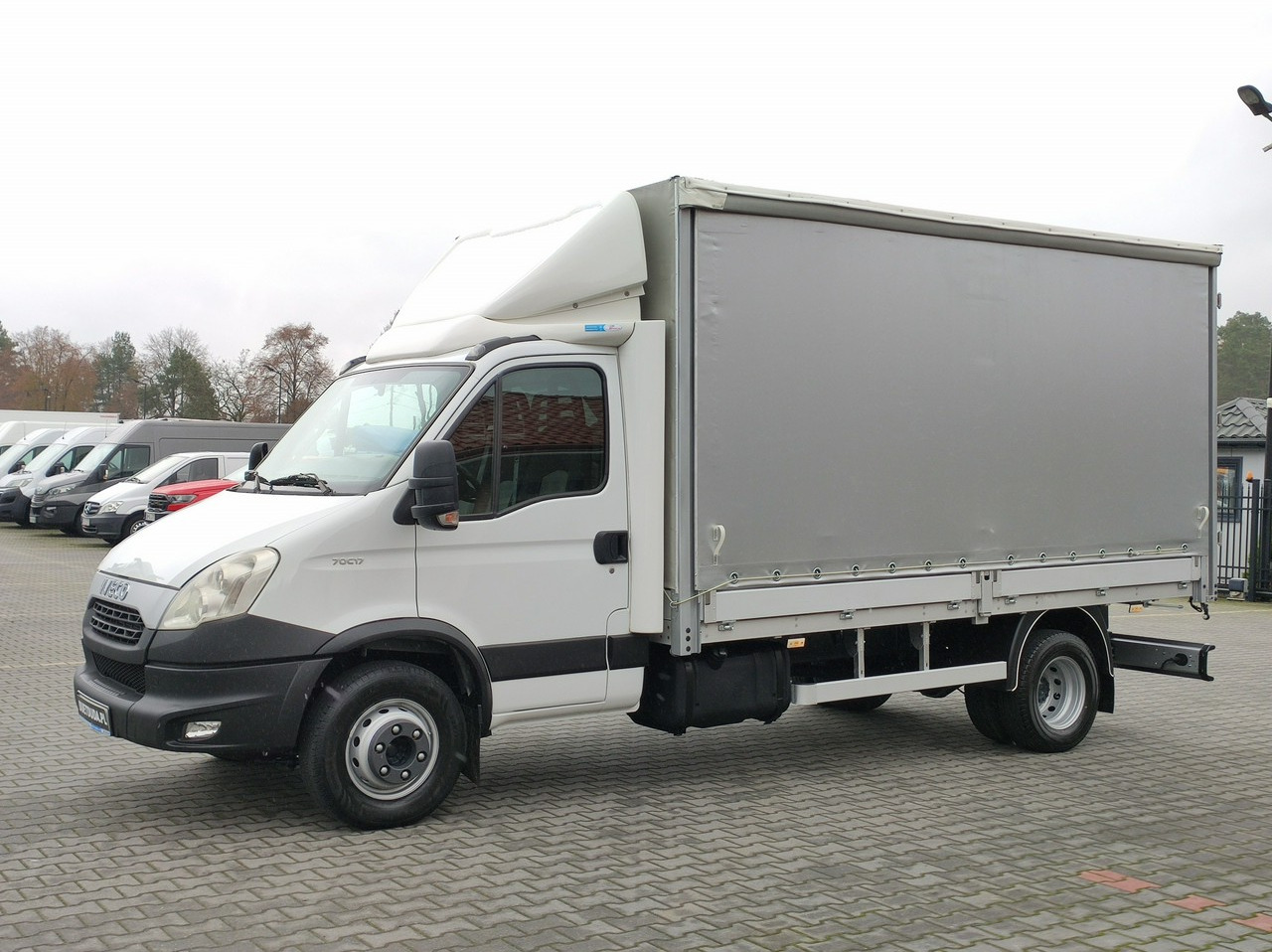 Iveco Daily 70C18 V H - Tentinis mikroautobusas: foto 2 Iveco Daily 70C18 V H - Tentinis mikroautobusas: foto 2