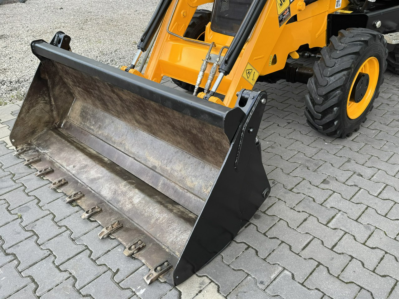 JCB MIDI CX Szybkozłącze Nowe Opony bez luzów i wycieków Super Stan - Ekskavatorius-krautuvas: foto 2 JCB MIDI CX Szybkozłącze Nowe Opony bez luzów i wycieków Super Stan - Ekskavatorius-krautuvas: foto 2