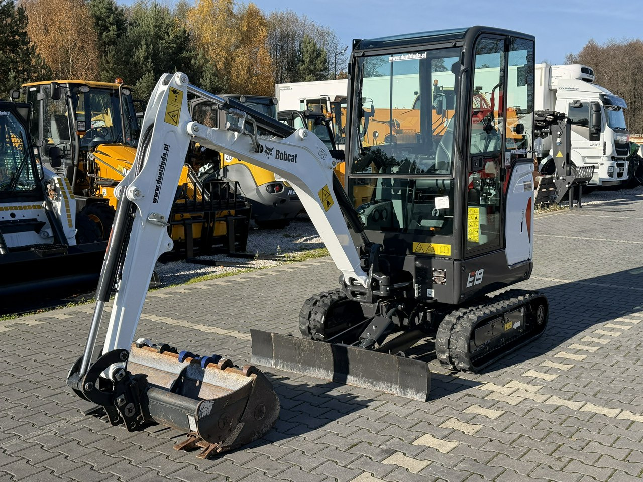 Bobcat E19 Komplet Łyżek Mało Używana Przepracowane tylko 90mth - Kita technika: foto 5 Bobcat E19 Komplet Łyżek Mało Używana Przepracowane tylko 90mth - Kita technika: foto 5