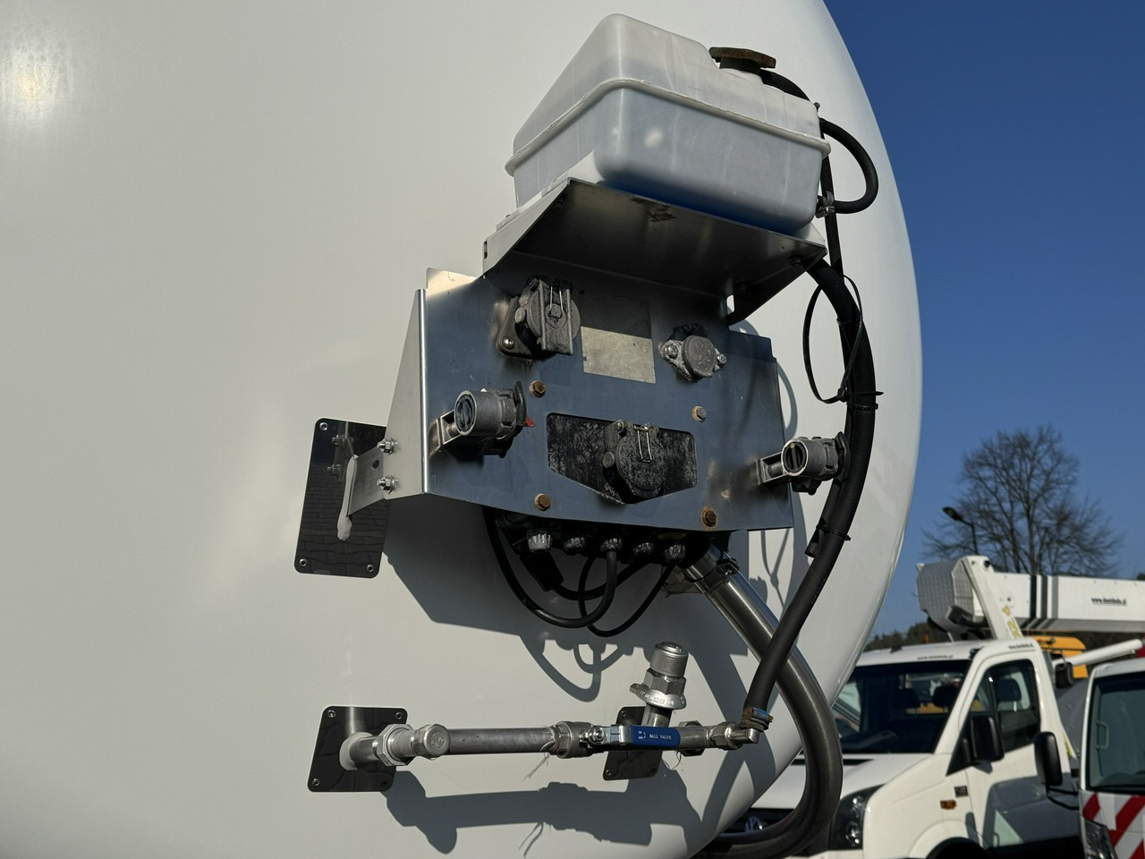 Lag Spożywcza Magyar Izolowana Webasto Pompa Elektryczna do Zrzutu - Puspriekabė cisterna: foto 5 Lag Spożywcza Magyar Izolowana Webasto Pompa Elektryczna do Zrzutu - Puspriekabė cisterna: foto 5