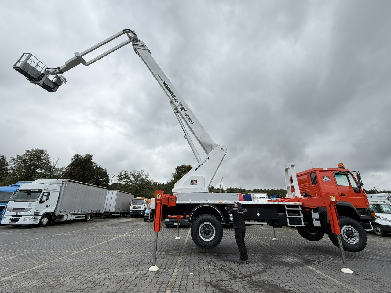 MAN 18.284 4x4 Zwyżka WUMAG WT 425 Podnośnik Koszowy - Autobokštelio: foto 2 MAN 18.284 4x4 Zwyżka WUMAG WT 425 Podnośnik Koszowy - Autobokštelio: foto 2