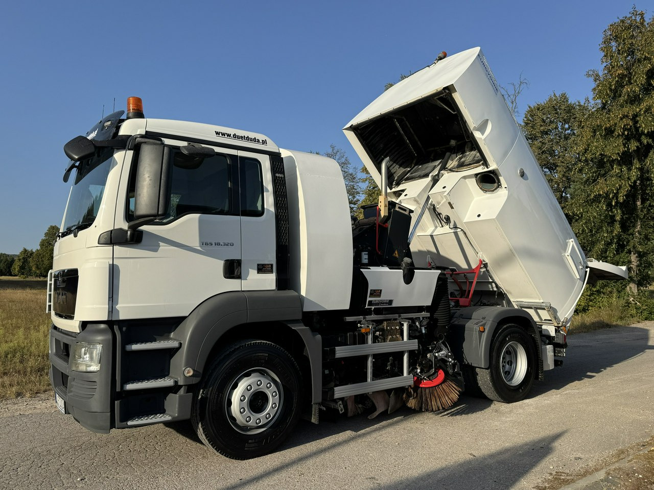 MAN TGS 18.320 E5 BUCHER OPTIFANT 8000 Zamiatarka Uliczna Euro 6 - Gatvių šlavimo mašina: foto 2 MAN TGS 18.320 E5 BUCHER OPTIFANT 8000 Zamiatarka Uliczna Euro 6 - Gatvių šlavimo mašina: foto 2
