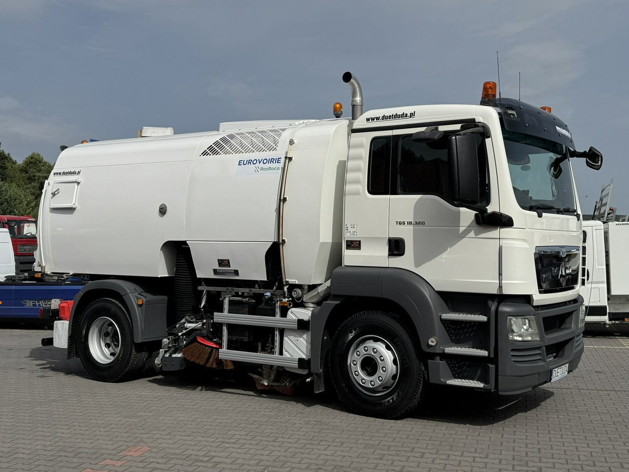MAN TGS 18.320 E5 BUCHER OPTIFANT 8000 Zamiatarka Uliczna Euro 6 - Gatvių šlavimo mašina: foto 3 MAN TGS 18.320 E5 BUCHER OPTIFANT 8000 Zamiatarka Uliczna Euro 6 - Gatvių šlavimo mašina: foto 3