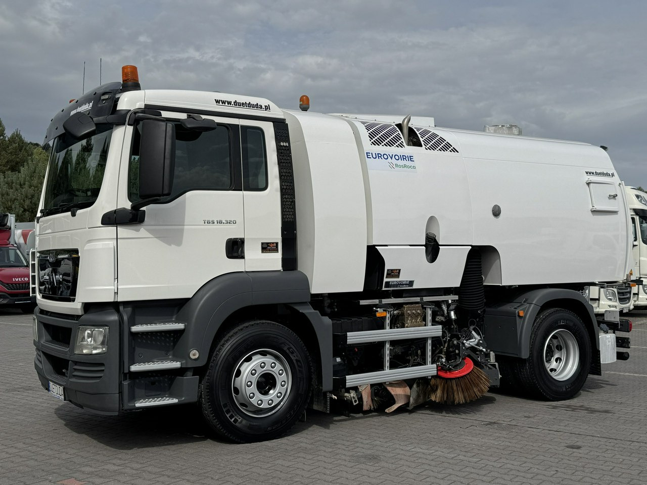 MAN TGS 18.320 E5 BUCHER OPTIFANT 8000 Zamiatarka Uliczna Euro 6 - Gatvių šlavimo mašina: foto 1 MAN TGS 18.320 E5 BUCHER OPTIFANT 8000 Zamiatarka Uliczna Euro 6 - Gatvių šlavimo mašina: foto 1
