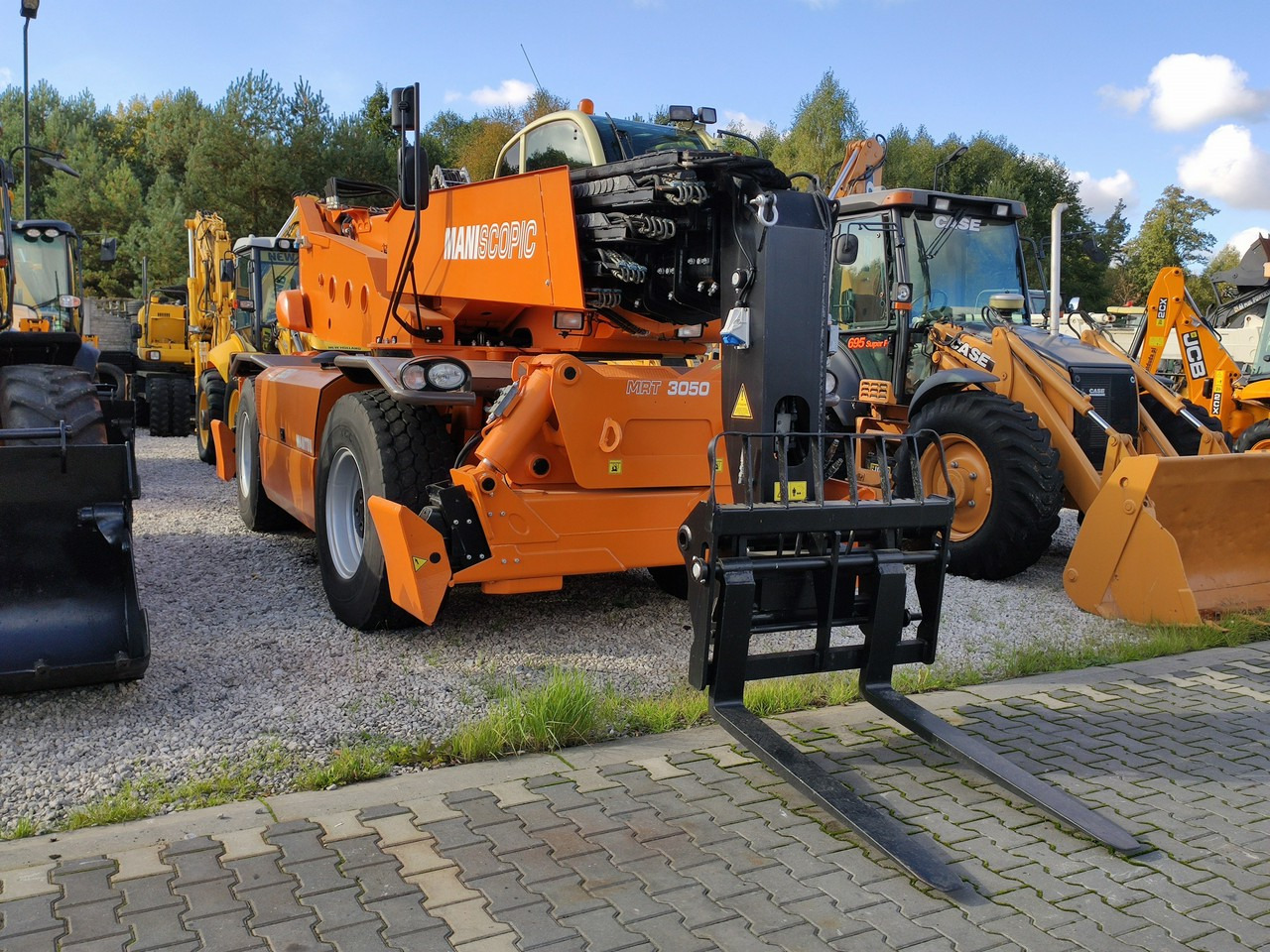 Manitou Wózek Jezdniowy Podnośnikowy Obrotowy - Teleskopinis krautuvas: foto 1 Manitou Wózek Jezdniowy Podnośnikowy Obrotowy - Teleskopinis krautuvas: foto 1