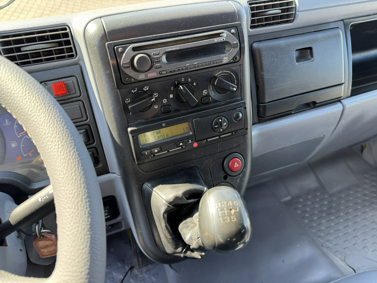 Savivartis sunkvežimis Mitsubishi Canter Fuso 4x4 17C18D 4.9/180KM Wywrotka 3-stronna: foto 27 Savivartis sunkvežimis Mitsubishi Canter Fuso 4x4 17C18D 4.9/180KM Wywrotka 3-stronna: foto 27