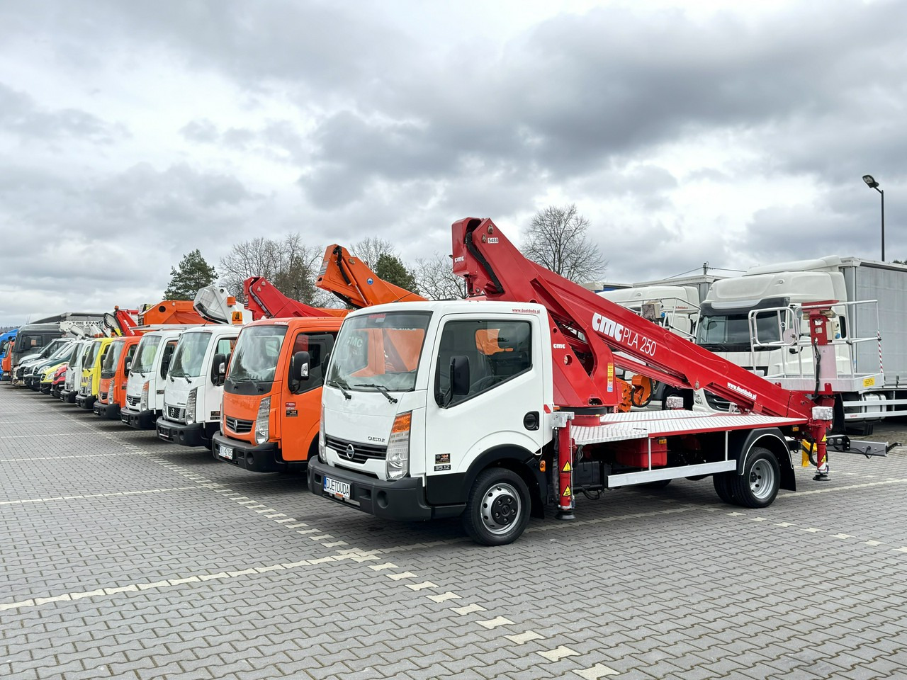 Nissan Cabstar - Autobokštelio: foto 1 Nissan Cabstar - Autobokštelio: foto 1