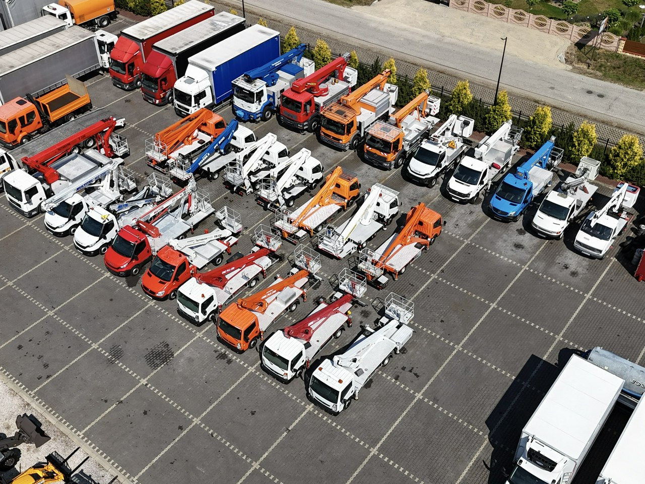 Nissan Zwyżka Podnośnik Koszowy 4X4 CABSTAR MAXITY SPRINTER - Autobokštelio: foto 3 Nissan Zwyżka Podnośnik Koszowy 4X4 CABSTAR MAXITY SPRINTER - Autobokštelio: foto 3