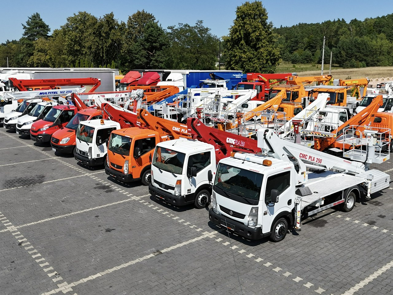 Nissan Zwyżka Podnośnik Koszowy 4X4 CABSTAR MAXITY SPRINTER - Autobokštelio: foto 1 Nissan Zwyżka Podnośnik Koszowy 4X4 CABSTAR MAXITY SPRINTER - Autobokštelio: foto 1