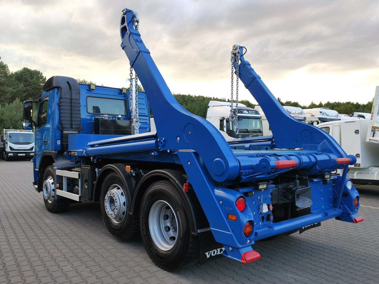 Volvo FM 410 E5 Bramowiec Hakowiec 6x2 Oś Skrętna / Podnoszona Automat - Nuožulnaus pakėlimo ant platformos sunkvežimis: foto 5 Volvo FM 410 E5 Bramowiec Hakowiec 6x2 Oś Skrętna / Podnoszona Automat - Nuožulnaus pakėlimo ant platformos sunkvežimis: foto 5
