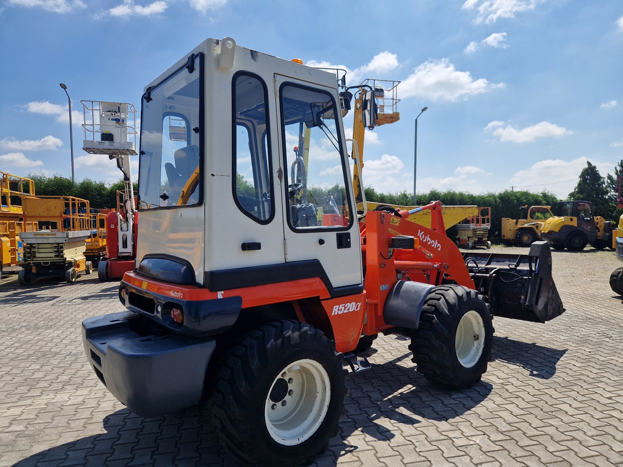 KUBOTA R520N - Ratinis krautuvas: foto 3 KUBOTA R520N - Ratinis krautuvas: foto 3