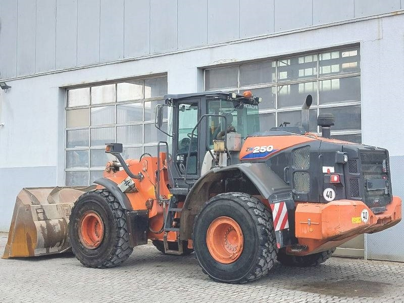 Hitachi ZW 250-6 - Ratinis krautuvas: foto 3 Hitachi ZW 250-6 - Ratinis krautuvas: foto 3