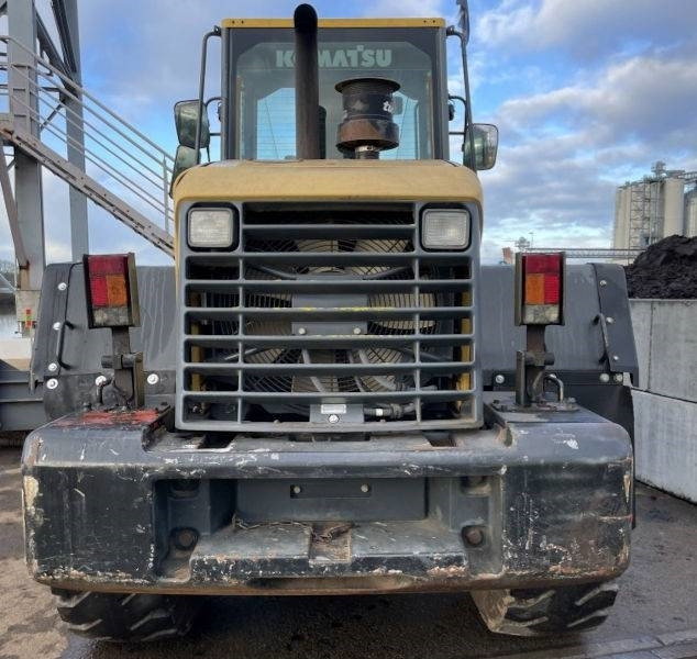 Komatsu WA 200 PT-5 - Ratinis krautuvas: foto 3 Komatsu WA 200 PT-5 - Ratinis krautuvas: foto 3