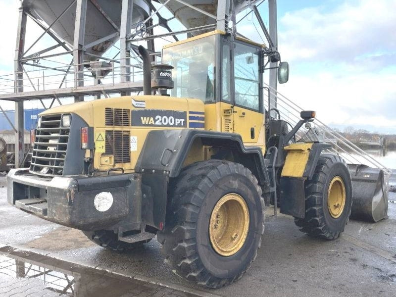 Komatsu WA 200 PT-5 - Ratinis krautuvas: foto 4 Komatsu WA 200 PT-5 - Ratinis krautuvas: foto 4