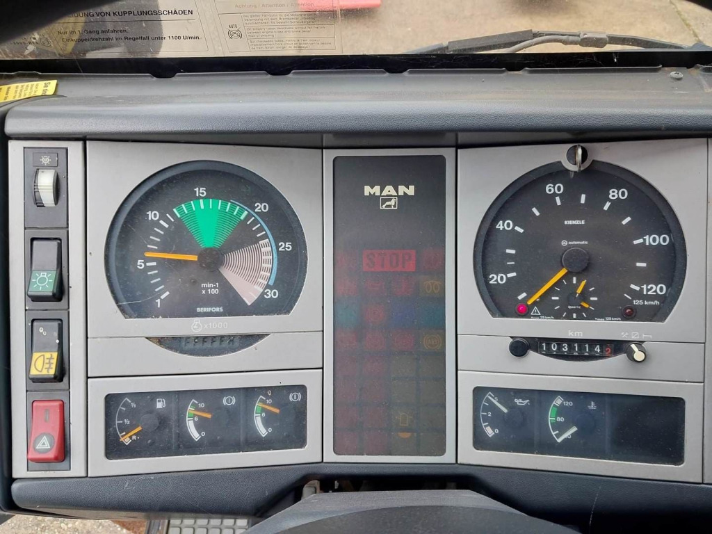 Savivartis sunkvežimis, Sunkvežimis su kranu MAN LE 8.220 4x4 / Kran: foto 9