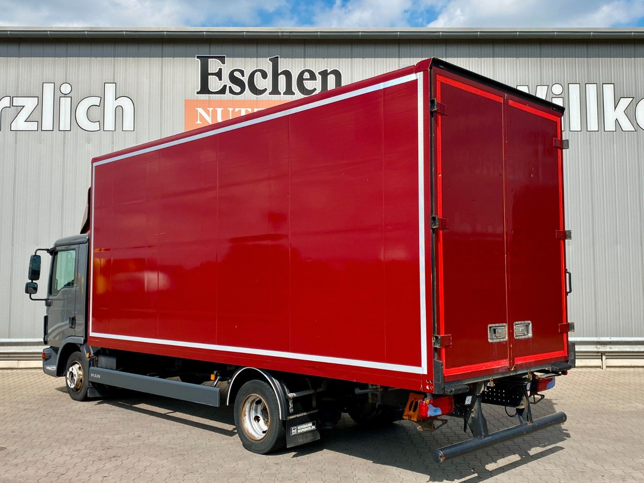 MAN TGL 7.150|Koffer innen Teppichverkleidung*Portal MAN TGL 7.150|Koffer innen Teppichverkleidung*Portal - Furgonas su krovinių dėže: foto 3 MAN TGL 7.150|Koffer innen Teppichverkleidung*Portal MAN TGL 7.150|Koffer innen Teppichverkleidung*Portal - Furgonas su krovinių dėže: foto 3