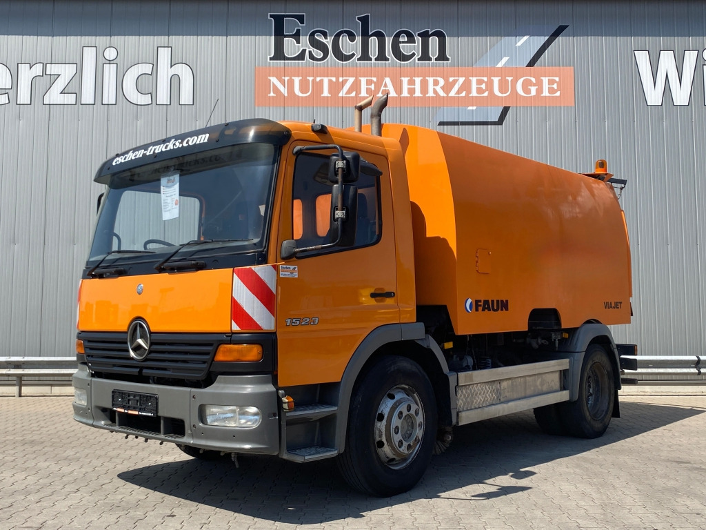 Mercedes-Benz 1523 L - Gatvių šlavimo mašina: foto 1 Mercedes-Benz 1523 L - Gatvių šlavimo mašina: foto 1