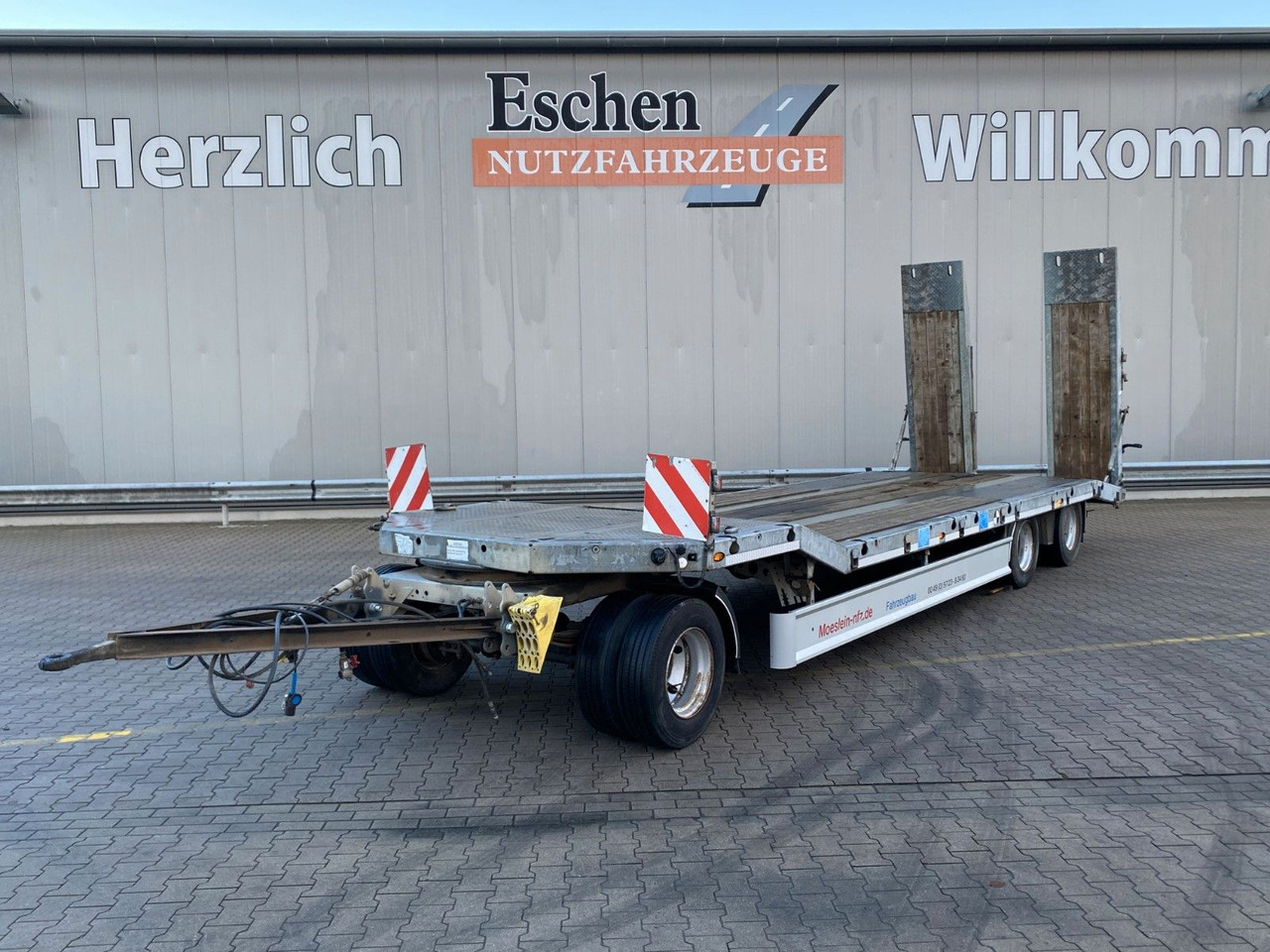 Möslein TF3-P | verzinktes Chassis*hydr. Rampen*Blatt - Žemo profilio platforma priekaba: foto 1 Möslein TF3-P | verzinktes Chassis*hydr. Rampen*Blatt - Žemo profilio platforma priekaba: foto 1