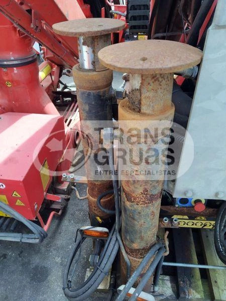 Grúa HMF1820 solo para recambios - Kranas-manipuliatorius - Sunkvežimis: foto 2 Grúa HMF1820 solo para recambios - Kranas-manipuliatorius - Sunkvežimis: foto 2