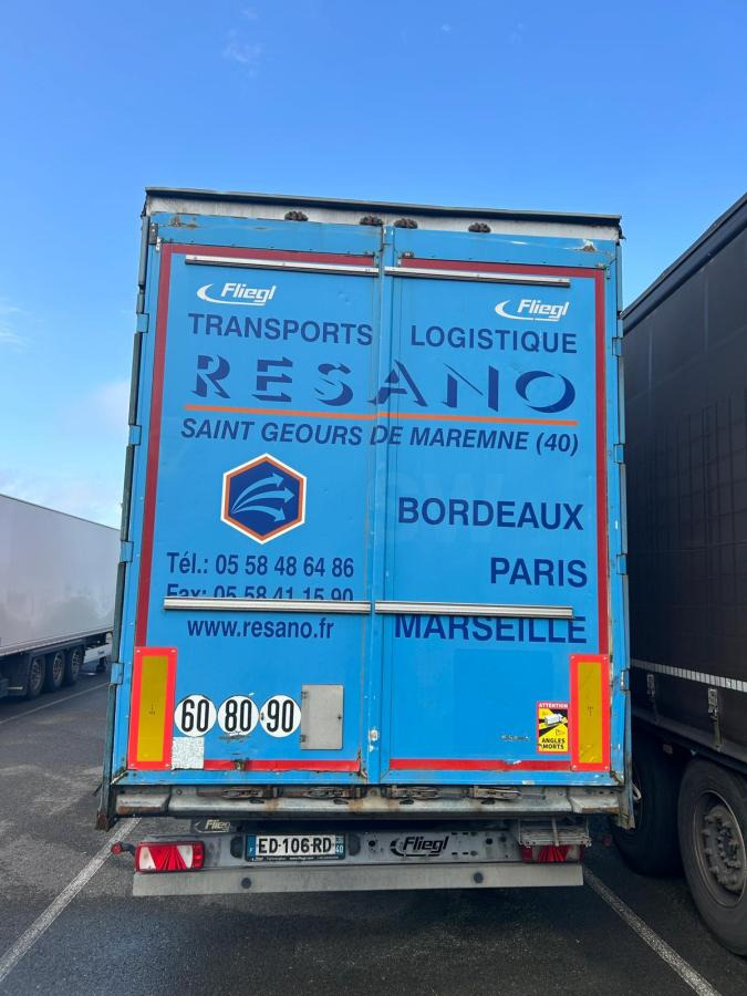 Fliegl - Tentinė puspriekabė: foto 5 Fliegl - Tentinė puspriekabė: foto 5