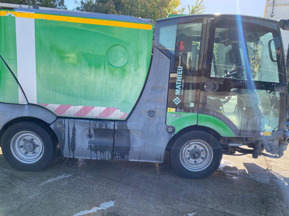 Mathieu Azura MC210 - Gatvių šlavimo mašina: foto 2 Mathieu Azura MC210 - Gatvių šlavimo mašina: foto 2