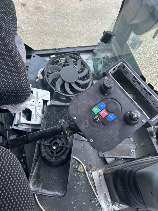 Mathieu Azura - Gatvių šlavimo mašina: foto 2 Mathieu Azura - Gatvių šlavimo mašina: foto 2