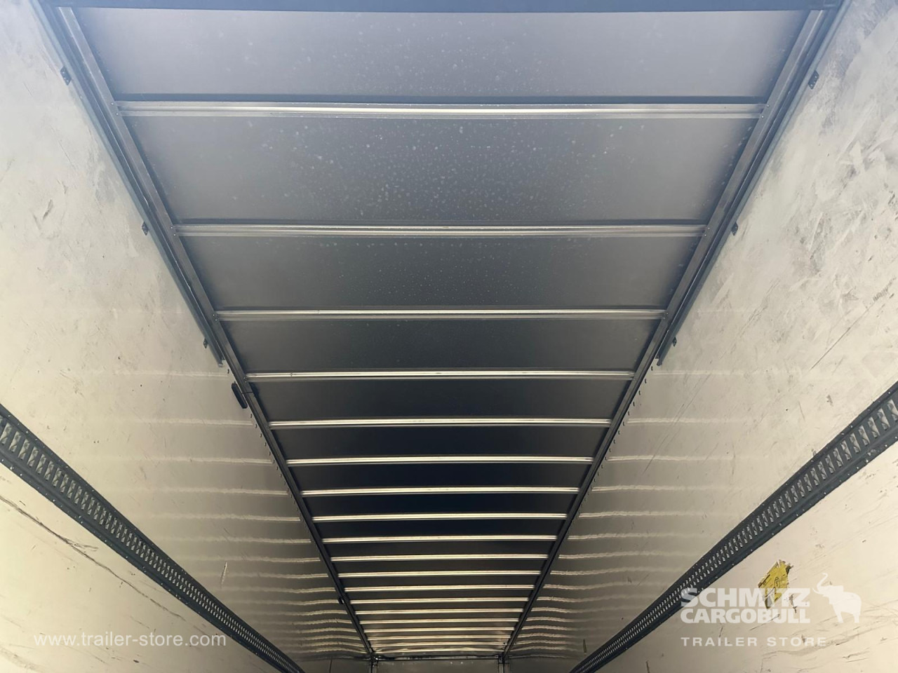FRUEHAUF Dryfreight Standard Roller shutter door - Furgonas puspriekabė: foto 5 FRUEHAUF Dryfreight Standard Roller shutter door - Furgonas puspriekabė: foto 5