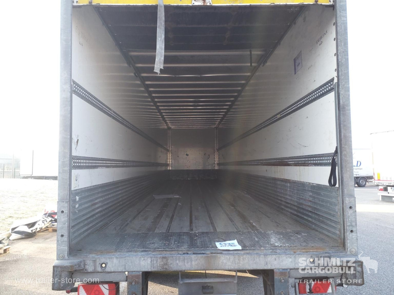 FRUEHAUF Dryfreight Standard Roller shutter door - Furgonas puspriekabė: foto 3 FRUEHAUF Dryfreight Standard Roller shutter door - Furgonas puspriekabė: foto 3