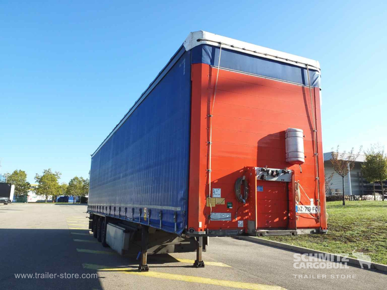 SCHMITZ Curtainsider Standard - Tentinė puspriekabė: foto 1 SCHMITZ Curtainsider Standard - Tentinė puspriekabė: foto 1