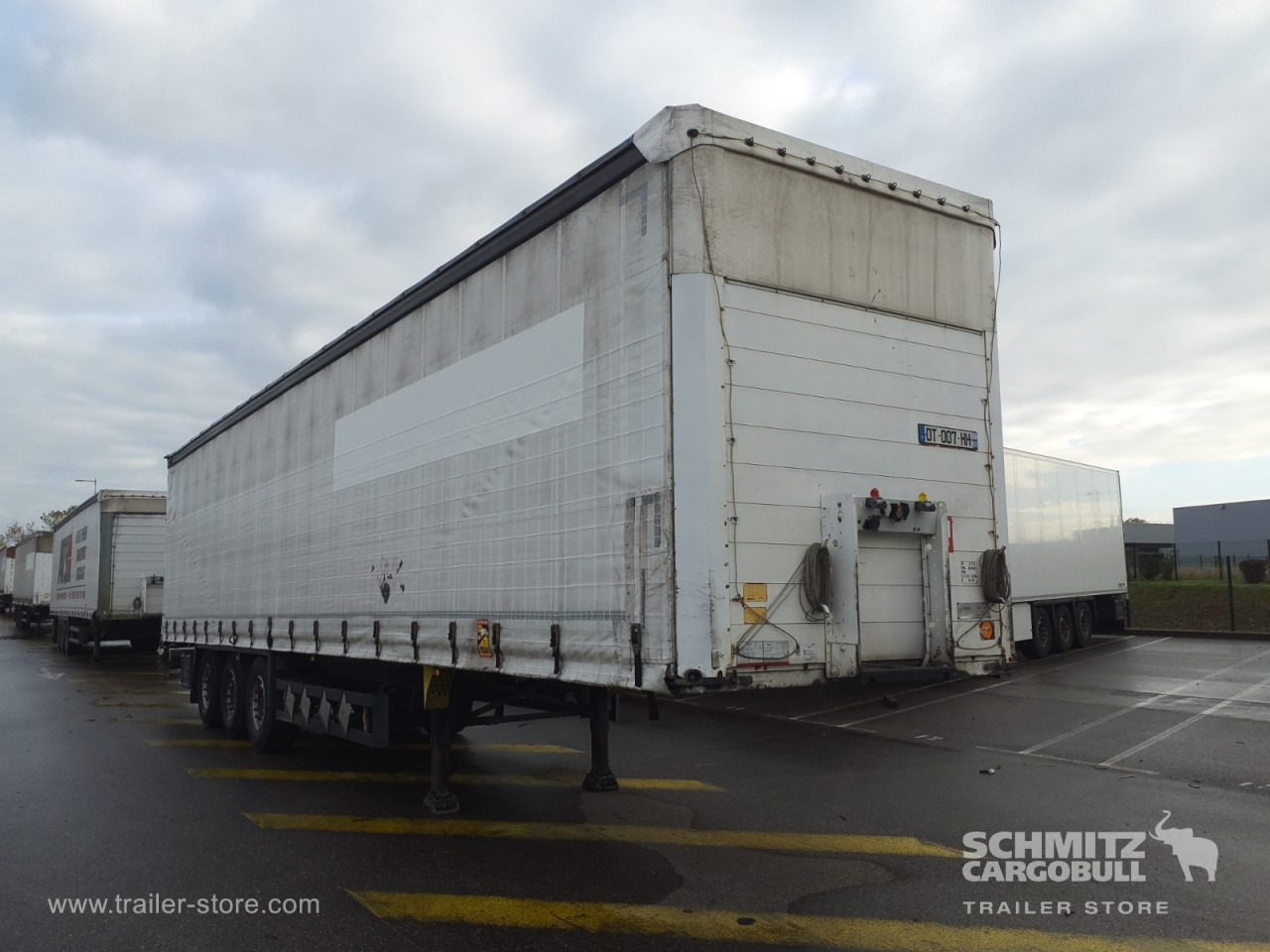 SCHMITZ Curtainsider Standard - Tentinė puspriekabė: foto 1 SCHMITZ Curtainsider Standard - Tentinė puspriekabė: foto 1