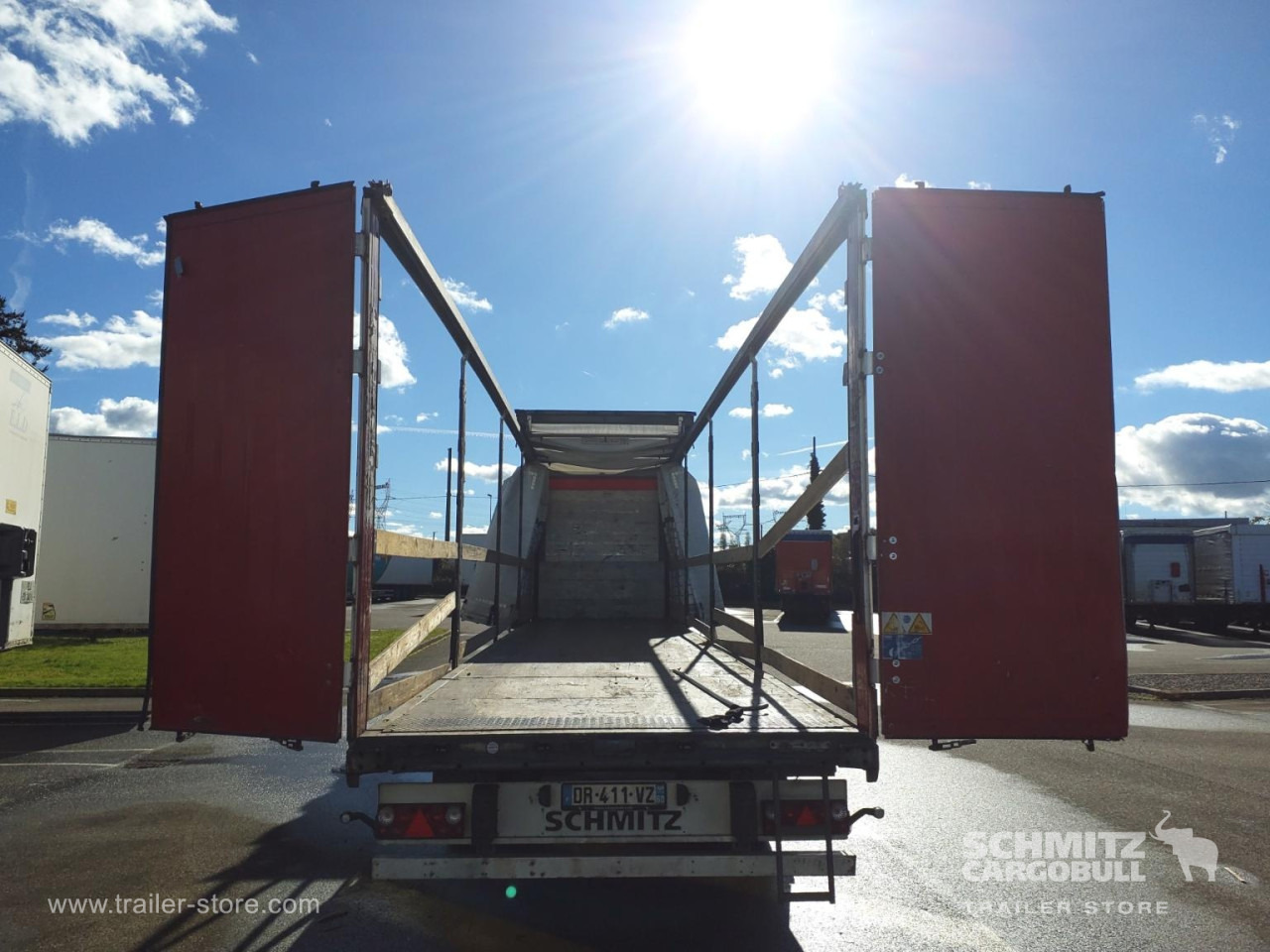 SCHMITZ Curtainsider Standard - Tentinė puspriekabė: foto 2 SCHMITZ Curtainsider Standard - Tentinė puspriekabė: foto 2