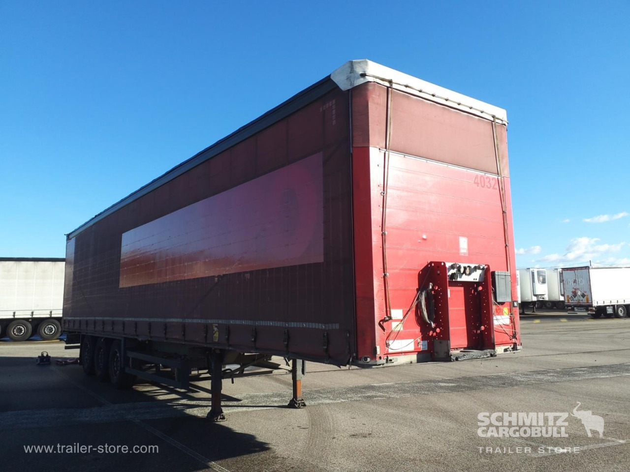 SCHMITZ Curtainsider Standard - Tentinė puspriekabė: foto 1 SCHMITZ Curtainsider Standard - Tentinė puspriekabė: foto 1